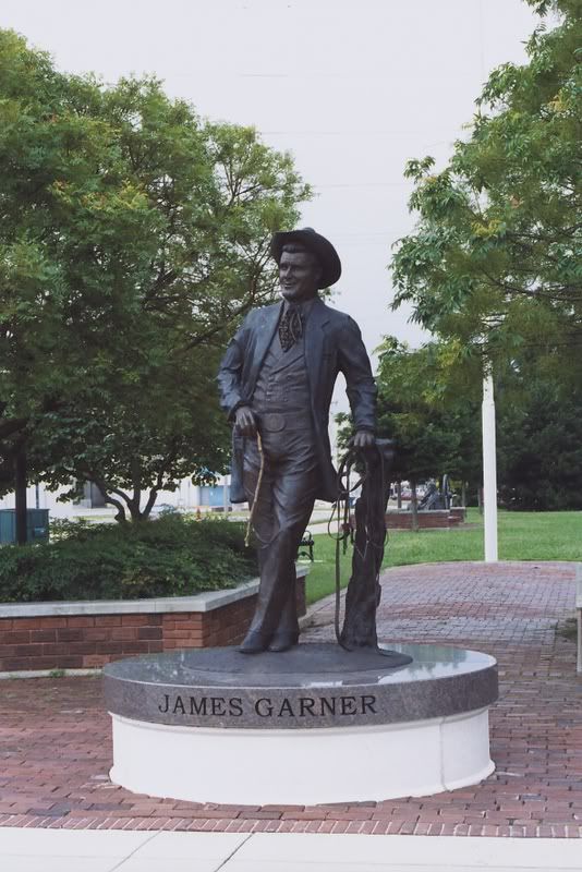 1 James Garner Statue Norman OK Photo by Snowdrops10 Photobucket