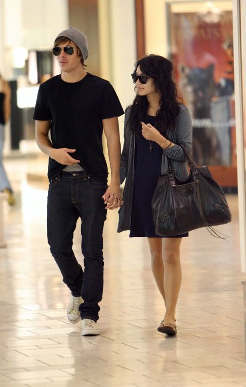 http://i239.photobucket.com/albums/ff172/vanashbrenique/Zac%20Vanessa/candid/vanessa-hudgens-zac-efron-shop-1-11.jpg