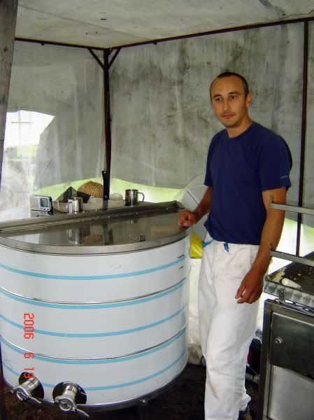 Apăsaţi pentru a vedea imaginea la dimensiuni originale