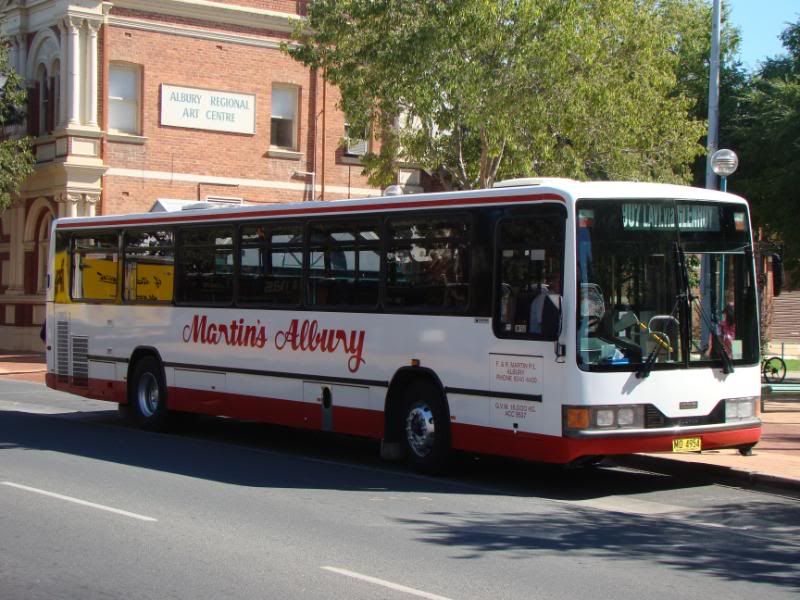 Buses at Albury & Countrylink Coaches (5/4/09).