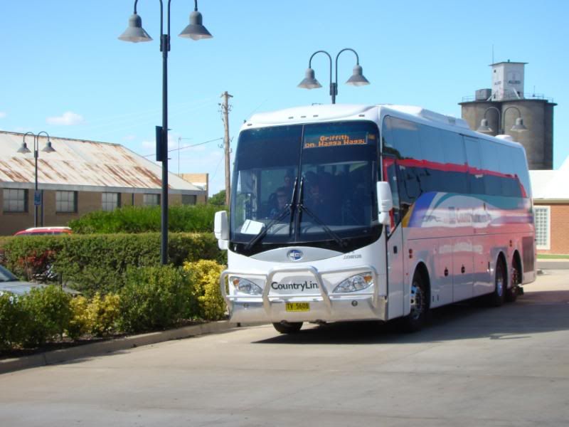Buses at Albury & Countrylink Coaches (5/4/09).