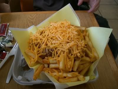 800px-The_Hat_chili_cheese_fries400.jpg