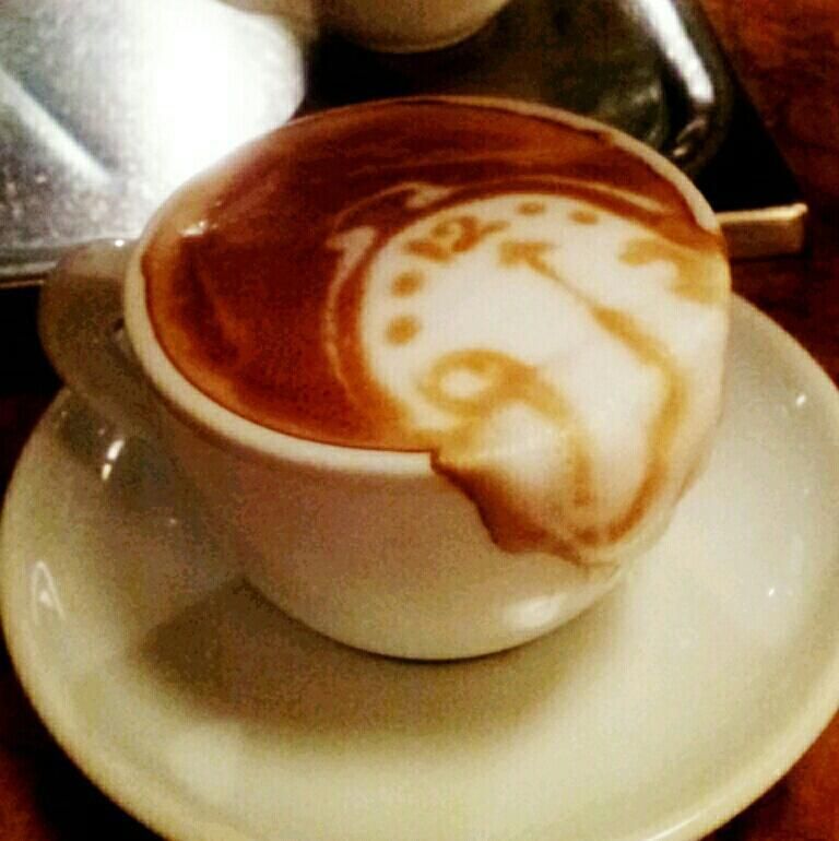 photo latte-art-dali-clock_zpseih0gi0u.jpg