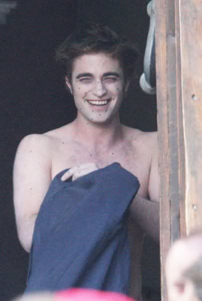 robert pattinson shirtless. Robert Pattinson shirtless