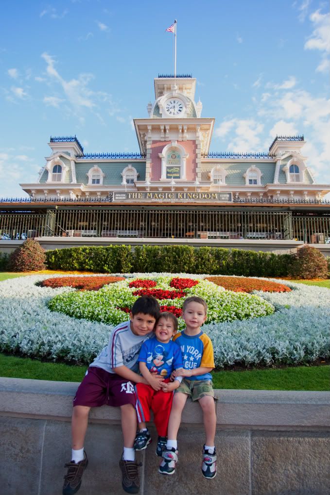 IMAGE: http://i239.photobucket.com/albums/ff66/mcgomez13/03_17_09Disney-509.jpg