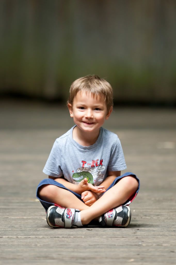 IMAGE: http://i239.photobucket.com/albums/ff66/mcgomez13/06_10_09Zoo-114.jpg