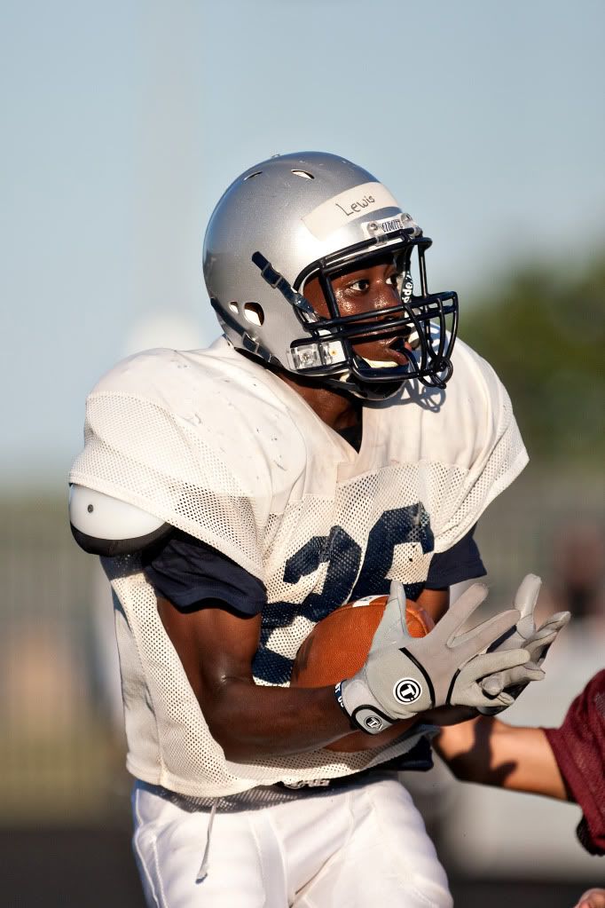 IMAGE: http://i239.photobucket.com/albums/ff66/mcgomez13/IrvingNimitz-102.jpg