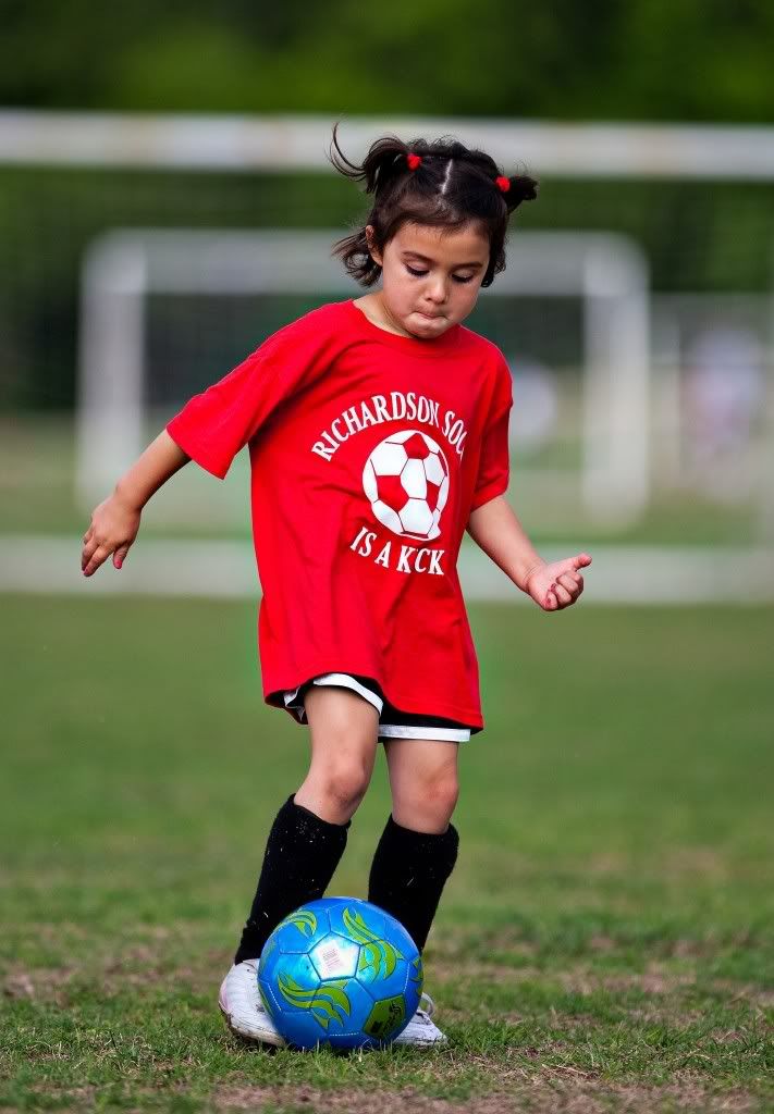 IMAGE: http://i239.photobucket.com/albums/ff66/mcgomez13/Soccer-560.jpg