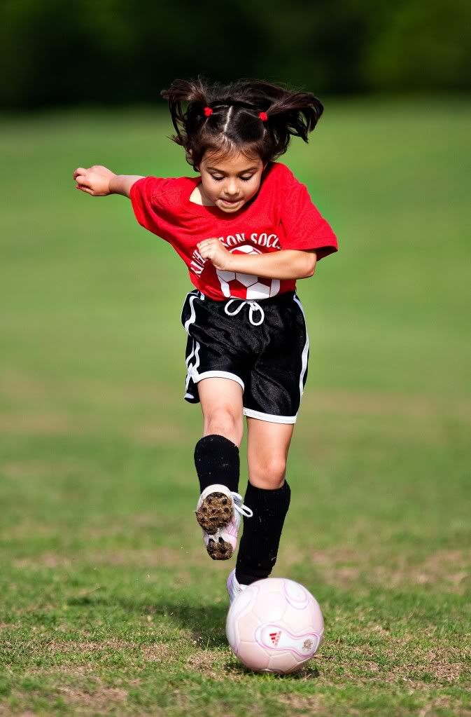 IMAGE: http://i239.photobucket.com/albums/ff66/mcgomez13/Soccer-637.jpg