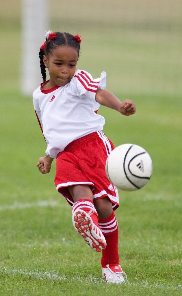 IMAGE: http://i239.photobucket.com/albums/ff66/mcgomez13/U8GChickADeesvsZoom-116.jpg