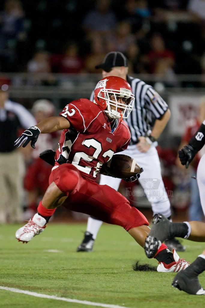 IMAGE: http://i239.photobucket.com/albums/ff66/mcgomez13/WylievsMesqHorn-170.jpg